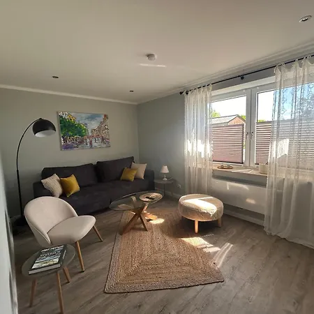 Mit Feldblick * Schwerin (Mecklenburg-Vorpommern)